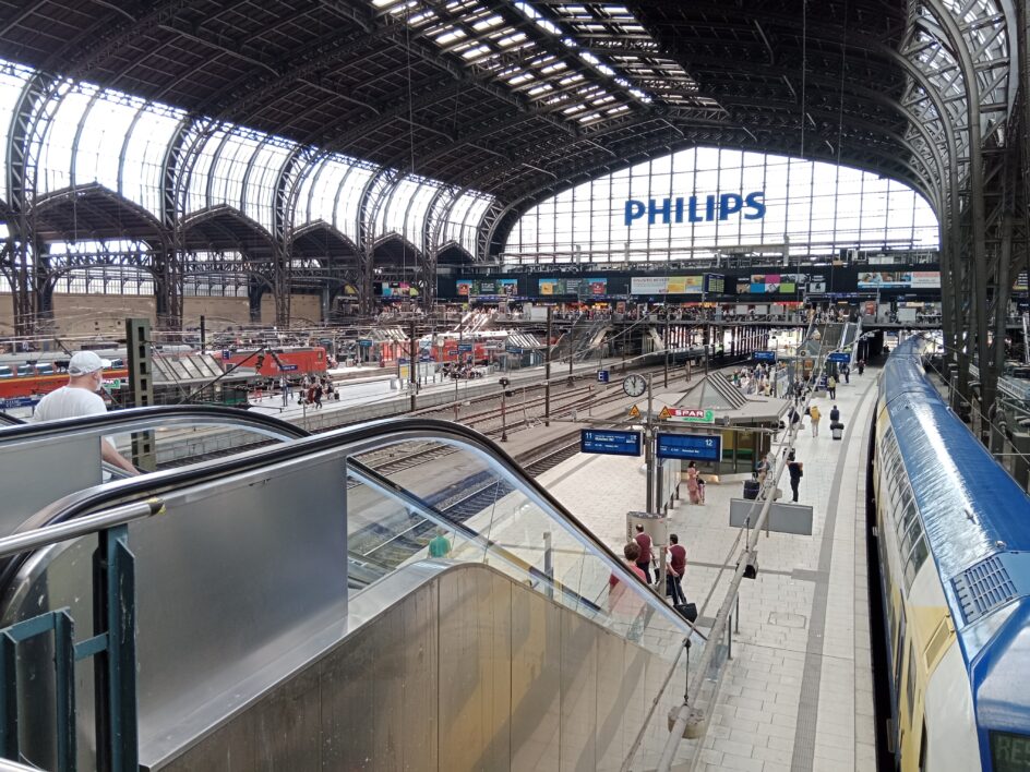 An almost deserted platform at Hamburg central train station