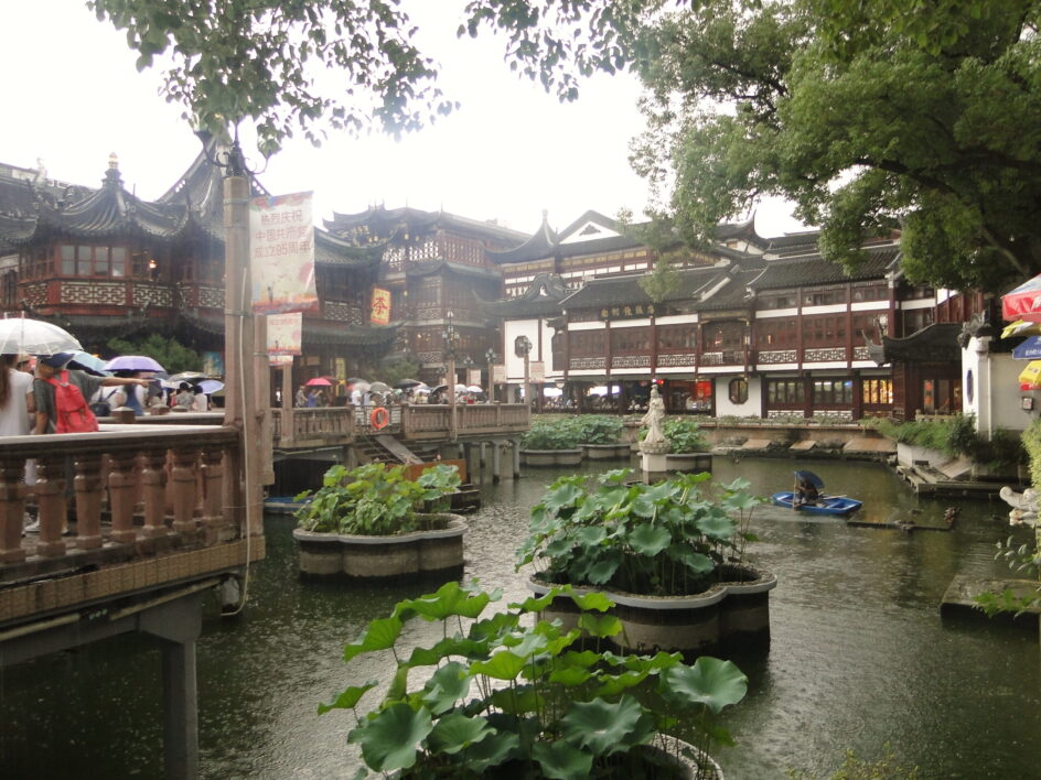 Free and low cost things to do in Shanghai, China: a leisurely day out around Yu Yuan 豫园 Yu Garden